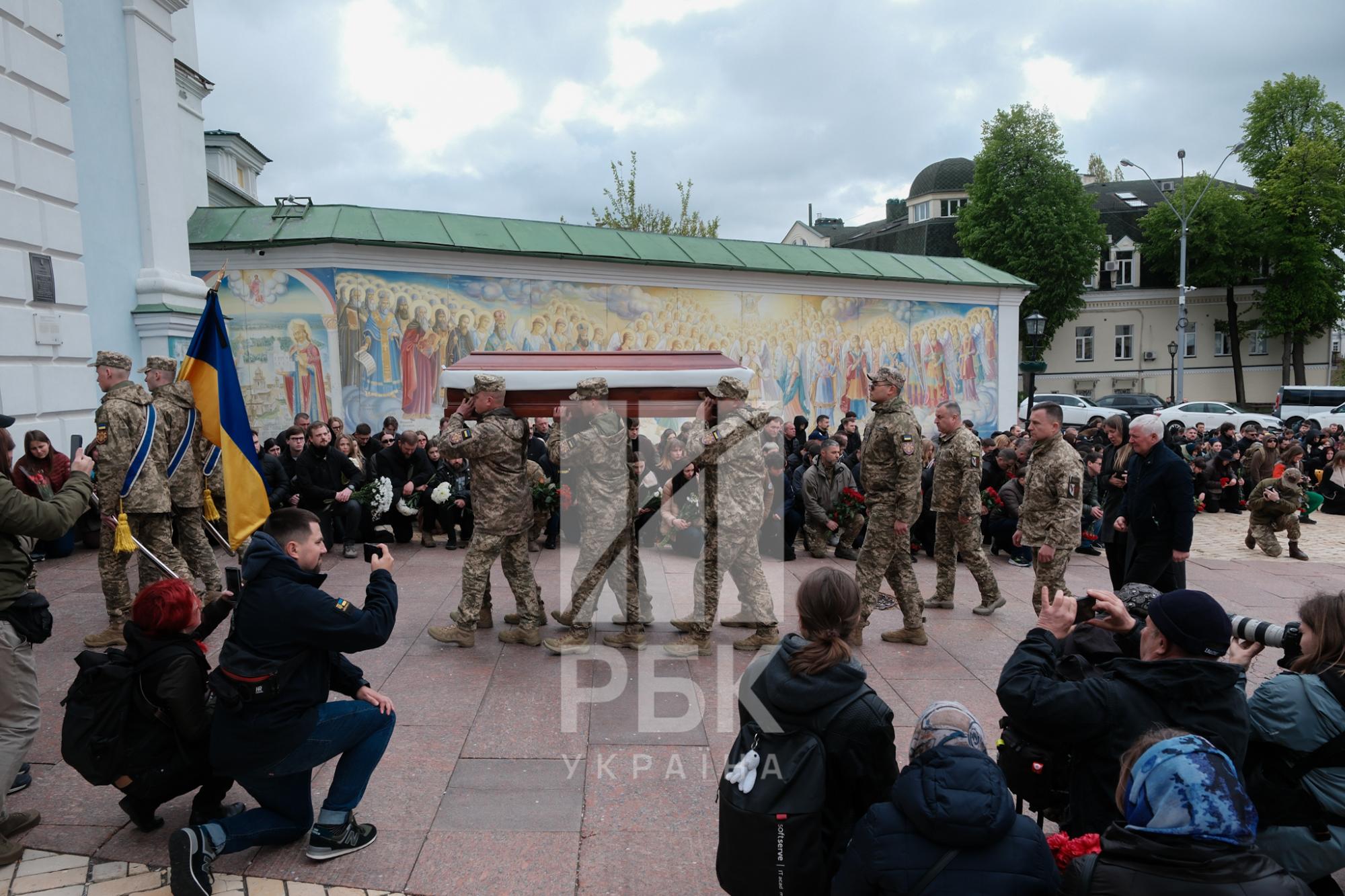 У Києві попрощались із військовим і волонтером Павлом Петриченком (фото)